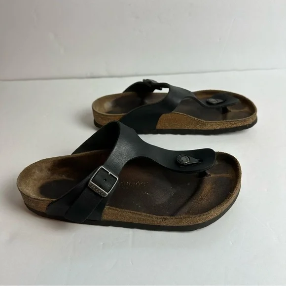 Women's Birkenstock Gizeh sandals size Women's 6 or 6.5 or EU 37 black leather - Picture 2 of 9